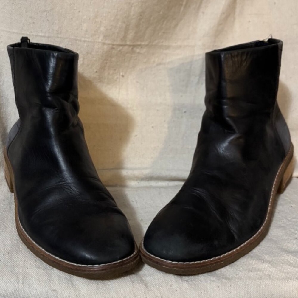 Super Cute Two Tone Sperry Topsider Low Boot Size 9